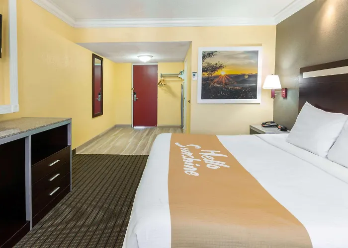 Days Inn by Wyndham Nanuet / Spring Valley