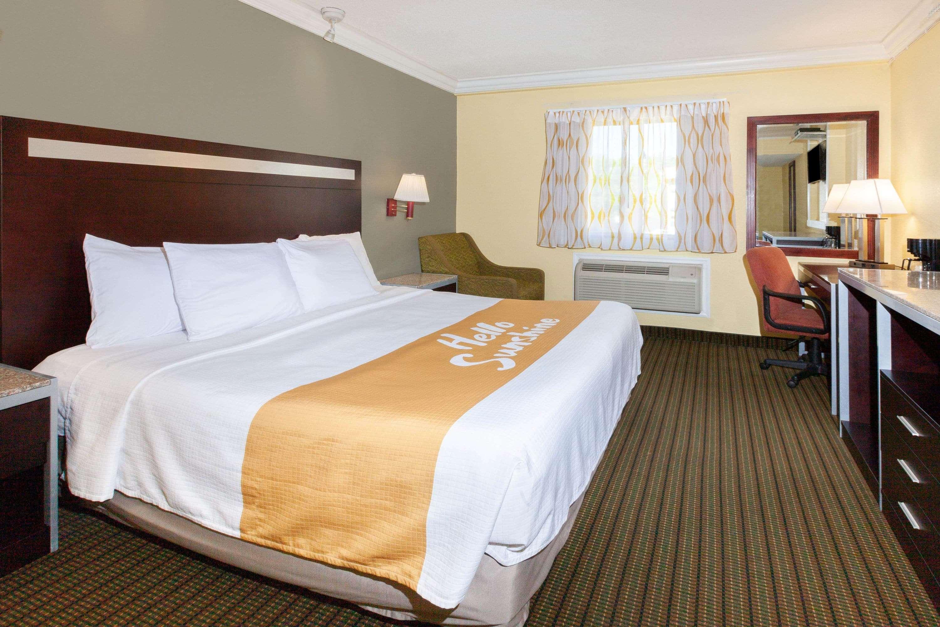 Hotel Days By Wyndham / Spring Valley