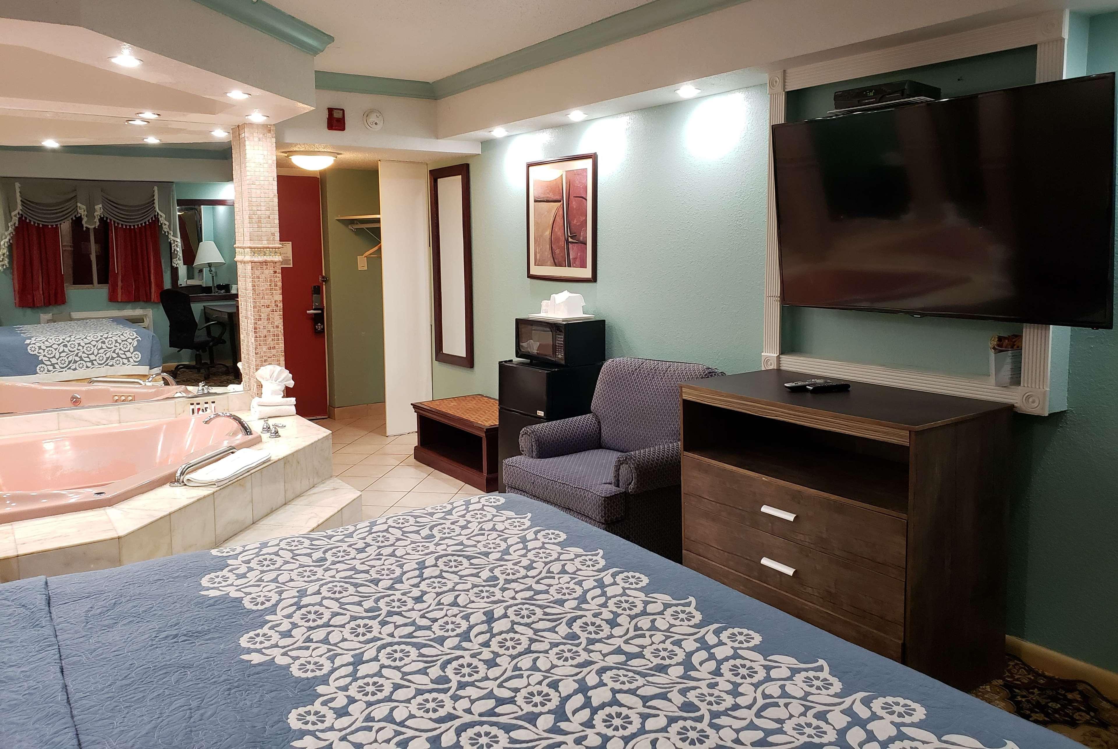 Hotel Days By Wyndham / Spring Valley