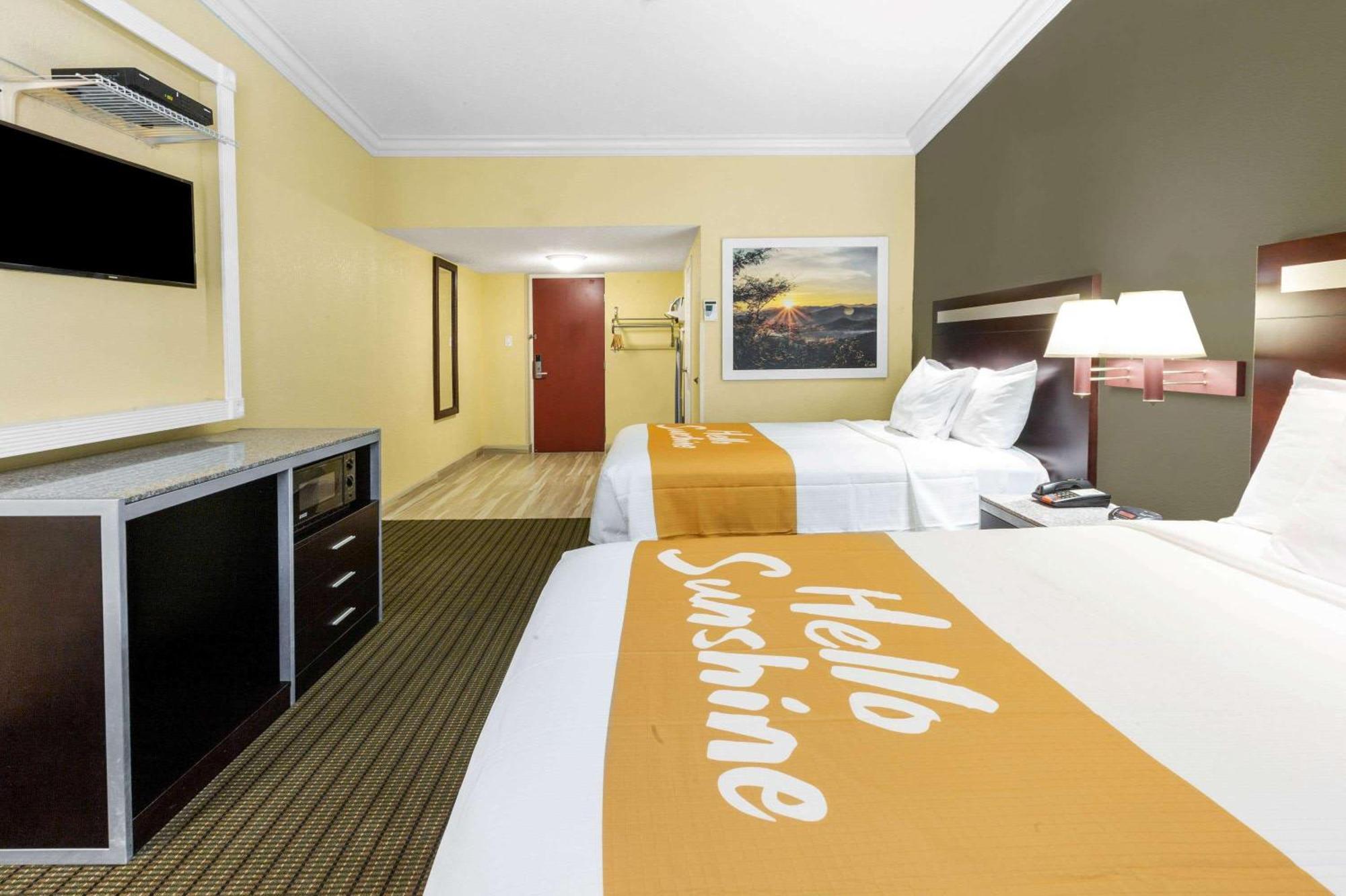 Days By Wyndham / Spring Valley Hotel
