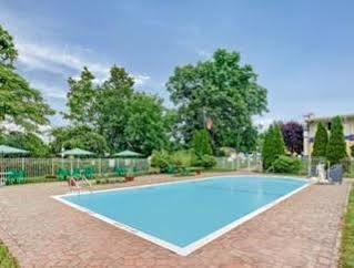 Days By Wyndham / Spring Valley Hotel Nanuet