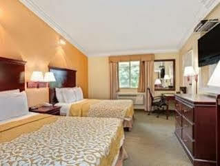 Days By Wyndham / Spring Valley Nanuet